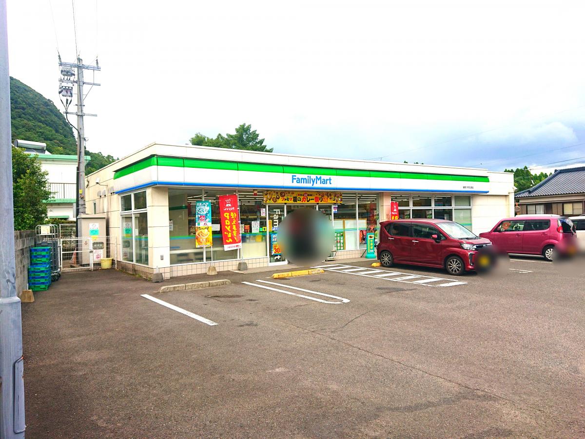 日本一広い駐車場のコンビニ 駐車場が縮小されました 万華鏡