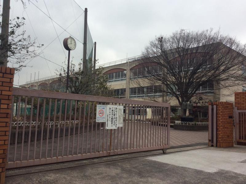 川崎市麻生区 新百合ヶ丘駅入口(万福寺1丁目)金程方面 写真素材 [ 5589269 ] フォトライブラリー photolibrary