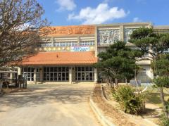 スタディピア 周辺の生活施設情報 嘉手納小学校